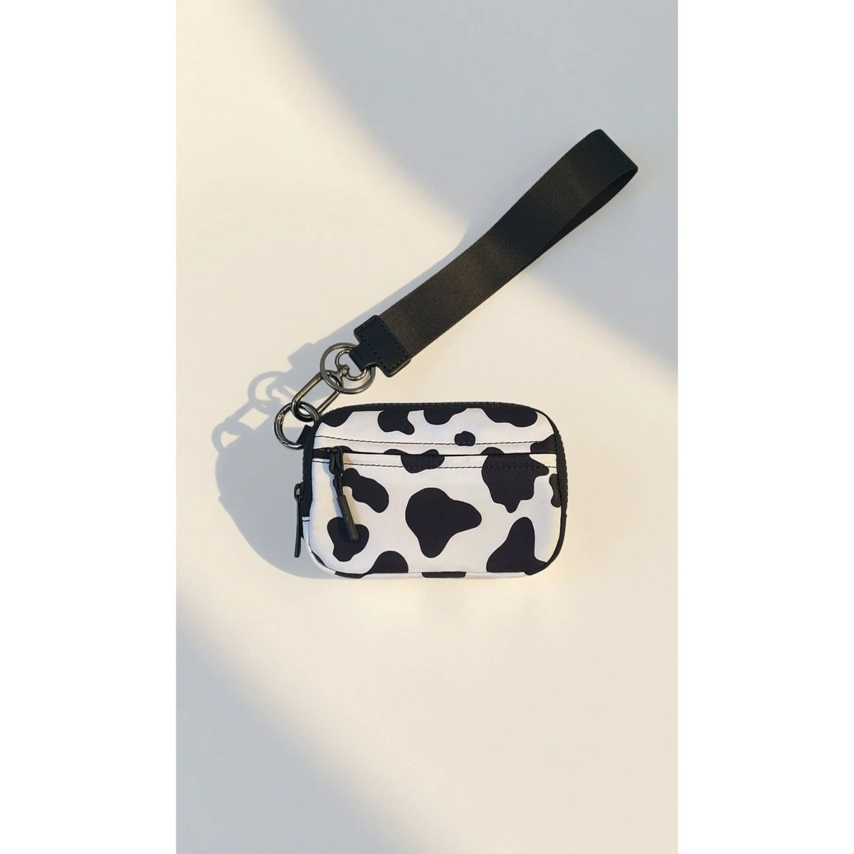 vevolora RFID compact wristlet wallet in Moo Print